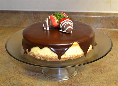 SweetCakeRN: Cheesecake with Chocolate Ganache and Strawberries