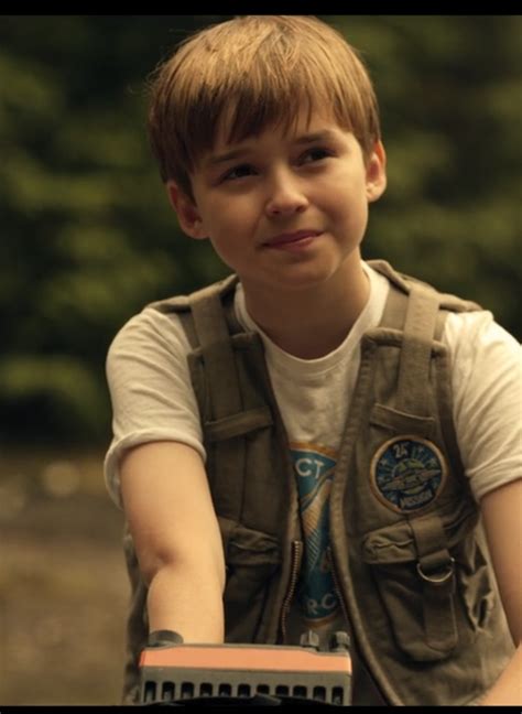 Will Robinson has a freaky elbow : r/lostinspace