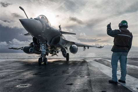 Rafale M on the Charles de Gaulle [1.990px × 1.328px] : MilitaryPorn