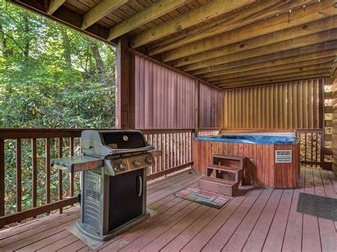 Mountain Haven Cabin in Gatlinburg w/ 3 BR (Sleeps10)