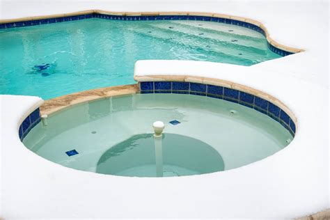 Adding a Hot Tub to Your Swimming Area | Photo Remodeling Analysis