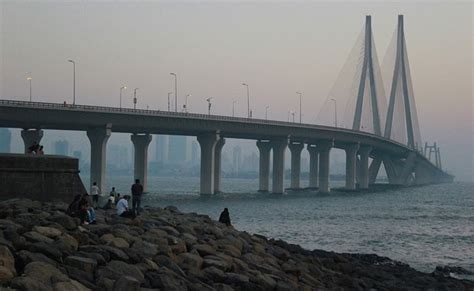 Mumbai Man, 28, Dies By Suicide By Jumping Off Bandra-Worli Sea Link - Divya Bharat 🇮🇳