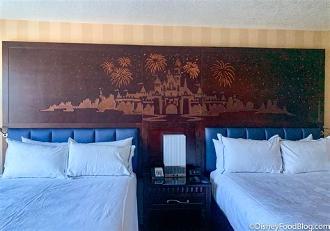 PHOTOS: Tour an Updated Room at the Disneyland Hotel! | the disney food blog