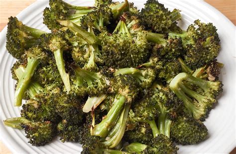 Roasted Broccoli with Garlic and Lemon Juice - LottaVeg