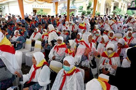 Suasana Haru Warnai Pelepasan Jamaah Calon Haji Kabupaten Karimun 2023 - RCMNEWS