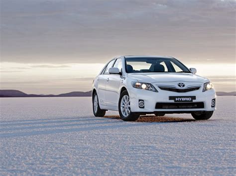 Toyota Camry Hybrid (2010) - CNET