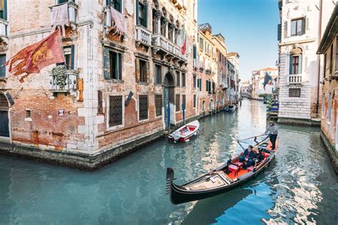 Venice Gondola Rides: How To Rent One (Plus Some History)