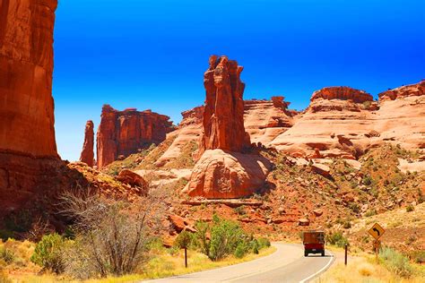 8 Best Stops of Arches Scenic Drive (+Tips & Map)