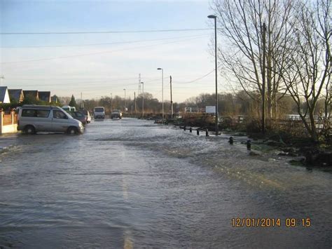 Chertsey flooding - Surrey Live