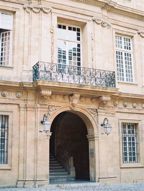 Historic Architecture of Aix en Provence - Entouriste