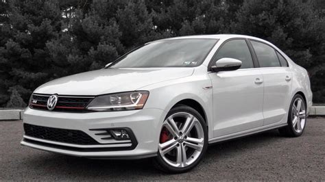 10 voitures similaires à la Volkswagen Jetta - ThePressFree