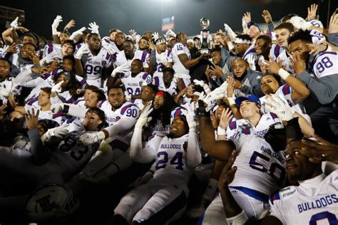 Trophy Presentation | Frisco Bowl