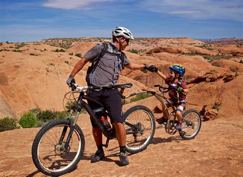 Slickrock Mountain Bike Trail in Moab, Utah || SINGLETRACKS.COM