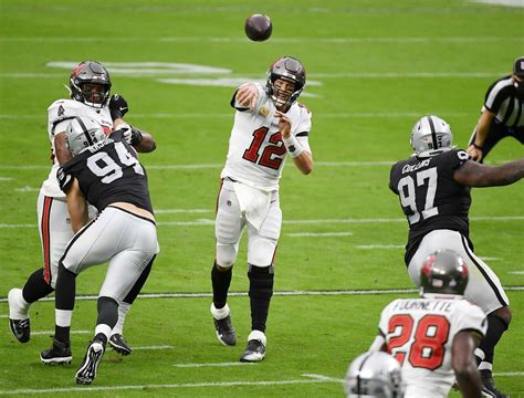 Tom Brady throws four TD passes as Bucs beat Raiders