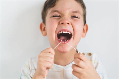 Best Floss for Kids in 2024 | The Super Dentists