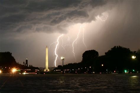 Severe storms leave outages, downed trees and wires in DC region - WTOP | Gemerlap Bulan