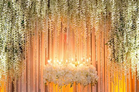 8 Ways to Use Artificial Flowers for Decoration of Wedding Venues