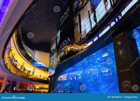 Aquarium in Dubai Mall editorial photo. Image of inside - 146558721