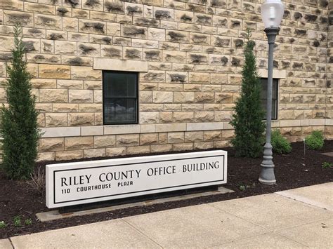 Riley County offices to open Monday - News Radio KMAN