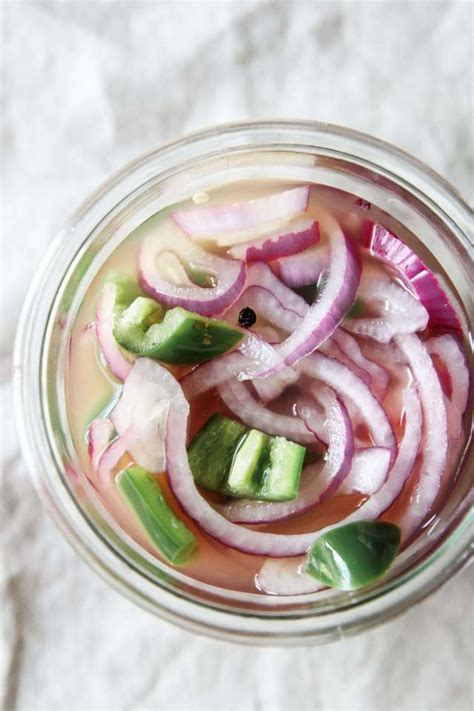 Quick Spicy Pickled Onions - Jessi's Kitchen