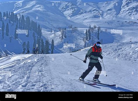 Skiing in the slopes of Gulmarg in January 2021. Afternoon shot Stock ...