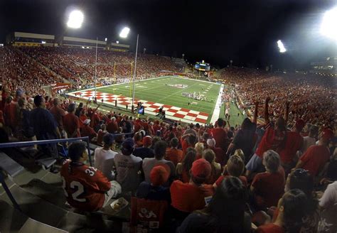 Fresno State exploring options for aging football stadium | Fresno Bee