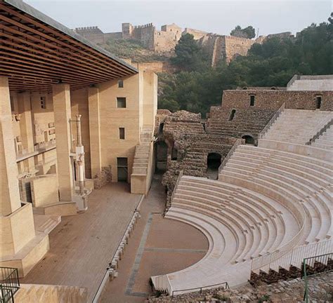 Giorgio Grassi y Manuel Portaceli, reconstruction of the Roman Theatre ...