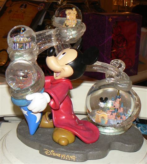 Disney Snowglobes Collectors Guide: Disneyland Paris Snowglobe