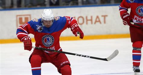 Vladimir Putin tumbles during ice hockey match as Russian President ...