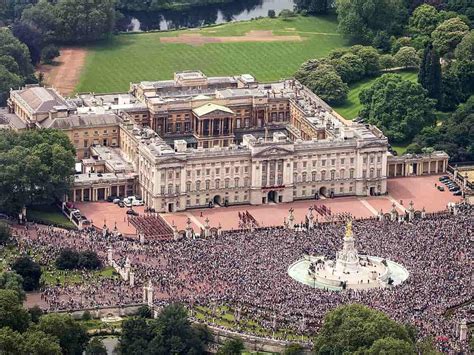 Cung Điện Buckingham: Biểu Tượng Của Hoàng Gia Anh