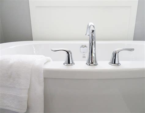 8 Easy-To-Install Accessories That Boost Bathroom Safety For The Elderly – Better5.com