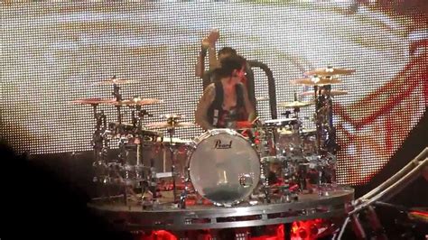 Tommy Lee - Drum Solo with AJ from the crowd 7-19-11 - YouTube