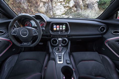 2048x1360 ... 2018 Chevy Camaro Zl1 Interior Detail View ... | Auto de ...