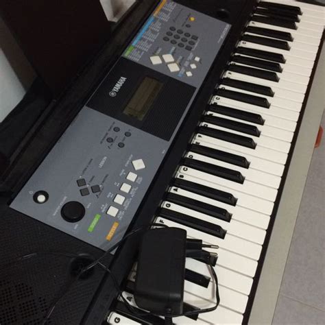 Yamaha Keyboard PSR-E233, Hobbies & Toys, Music & Media, Musical Instruments on Carousell