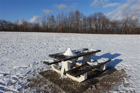 Picnic table @ Snow @ Parc du Taillefer @ Cran-Gévrier | Flickr