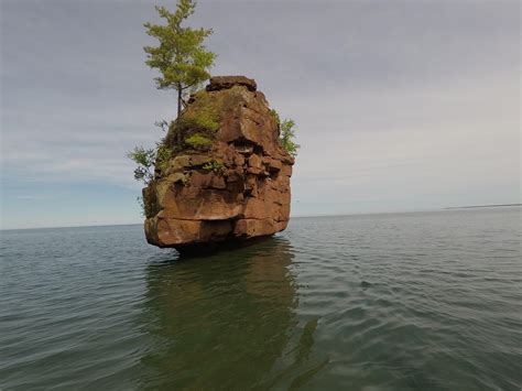 "Floating Rock" at the Apostle Islands, Lake Superior : r/pics