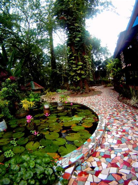 18 Mosaic Garden Art Ideas You'll Love