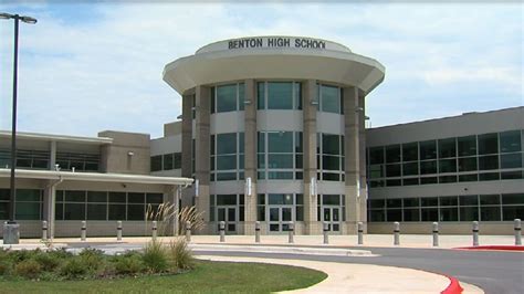 Benton School District clears schools after receiving email threat | KATV