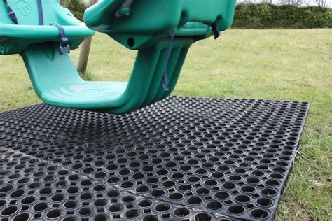 Groundsafe Outdoor Rubber Matting - 1m X 1.5m Resistance | Aldea Group