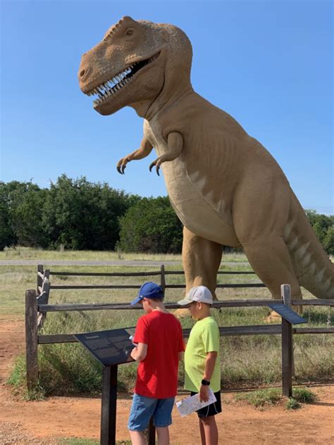 Dinosaur Valley Glen Rose | Texas Travel Talk