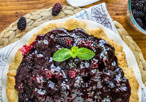 12 Easy Blackberry Pie Recipes - Fresh Blackberry Pie Filling Ideas ...