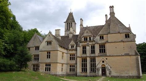 Woodchester mansion 'needs more visitors' to raise funds - BBC News