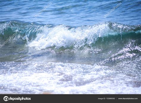 Blue Fresh Water Whitecap Waves Wash Ashore onto a Sandy Beach. — Stock Photo © walenga #153989392