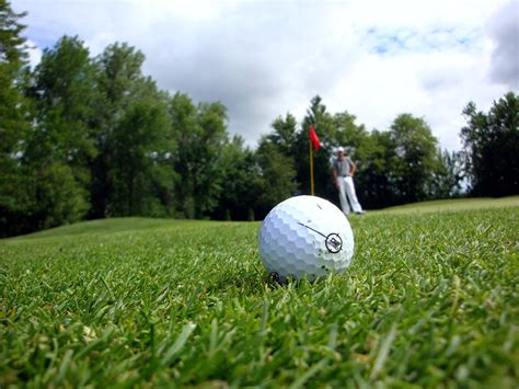 File:Golf ball 2.jpg - Wikimedia Commons