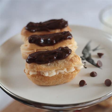 eat pray bake: Mini Chocolate Eclairs & Mutiny