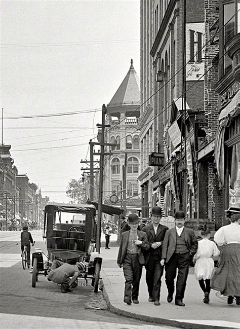 U.S. High Street, Holyoke, Massachusetts, c. 1908 Vintage Pictures, Old Pictures, Photos Du, Old ...