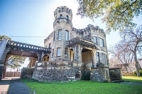 'Fixer Upper' couple buys historic castle in Texas | Daily Mail Online