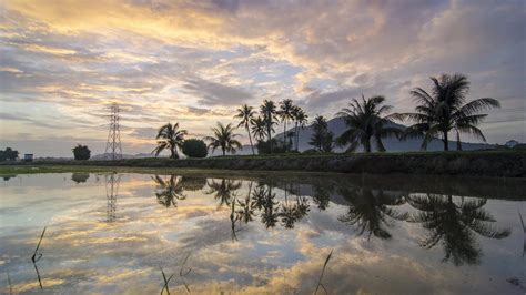 Timelapse sunrise with amazing color of cloud 9164341 Stock Video at Vecteezy