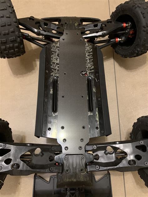 ARRMA OUTCAST 8S UNDER CHASSIS BRACE CARBON FIBRE - customrcuprades