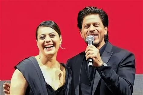 Shah Rukh Khan - Kajol Twin in Black, Treat Fans With Cute Antics at ...